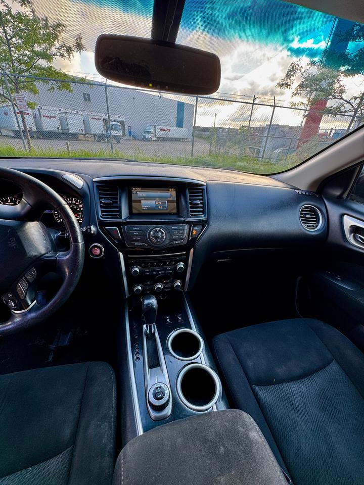 2016 Nissan Pathfinder Platinum Photo