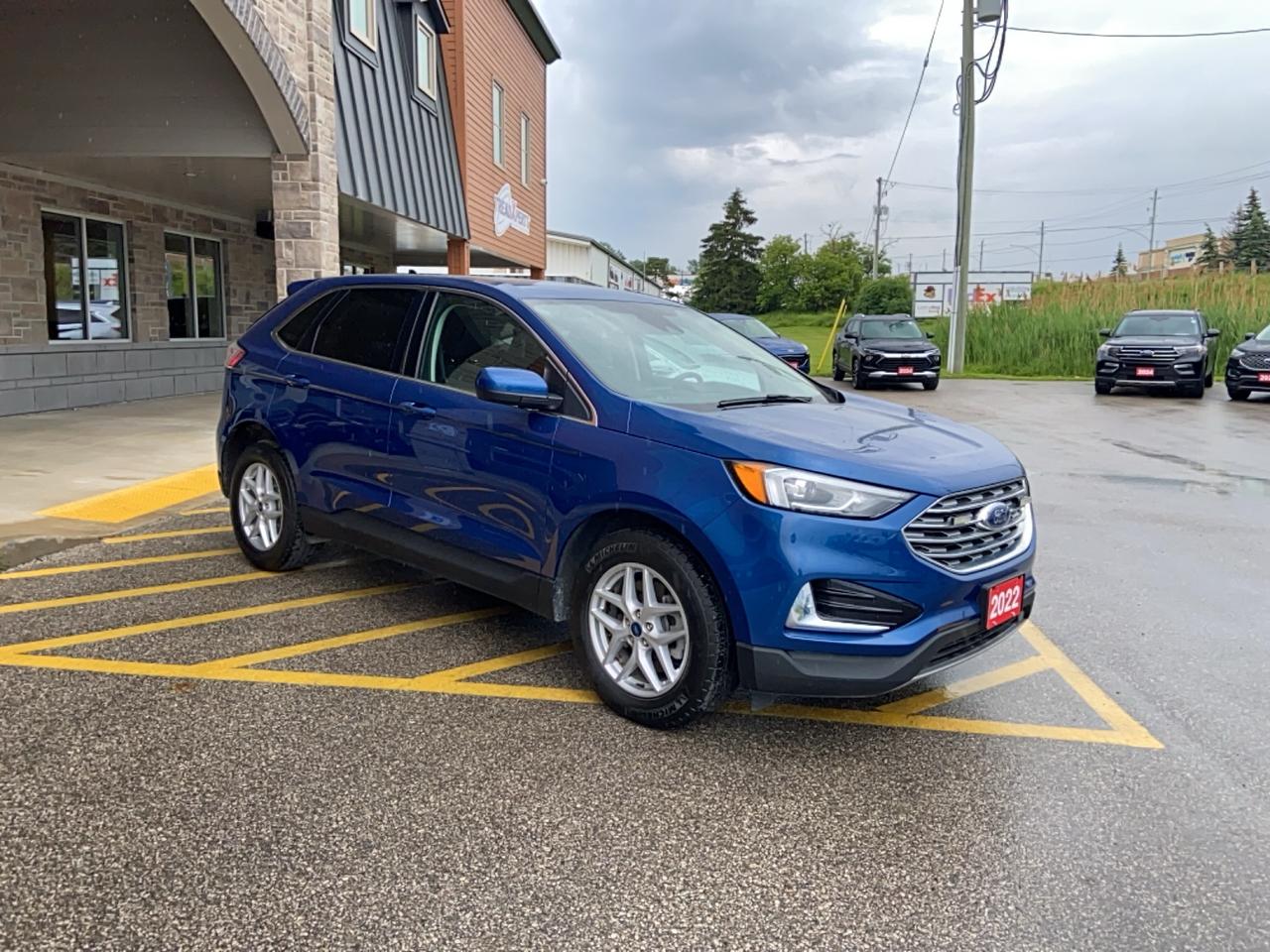 2022 Ford Edge SEL Photo1