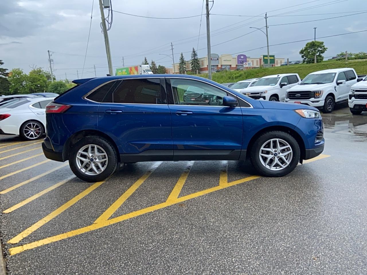 2022 Ford Edge SEL Photo2