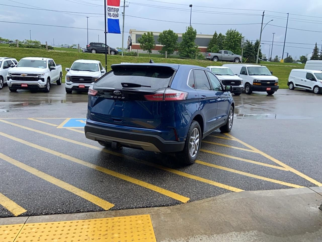 2022 Ford Edge SEL Photo3