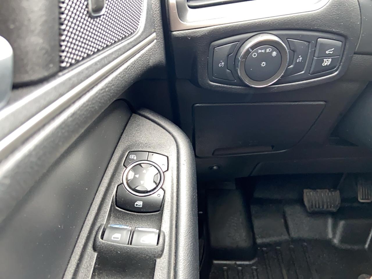 2022 Ford Edge SEL Photo