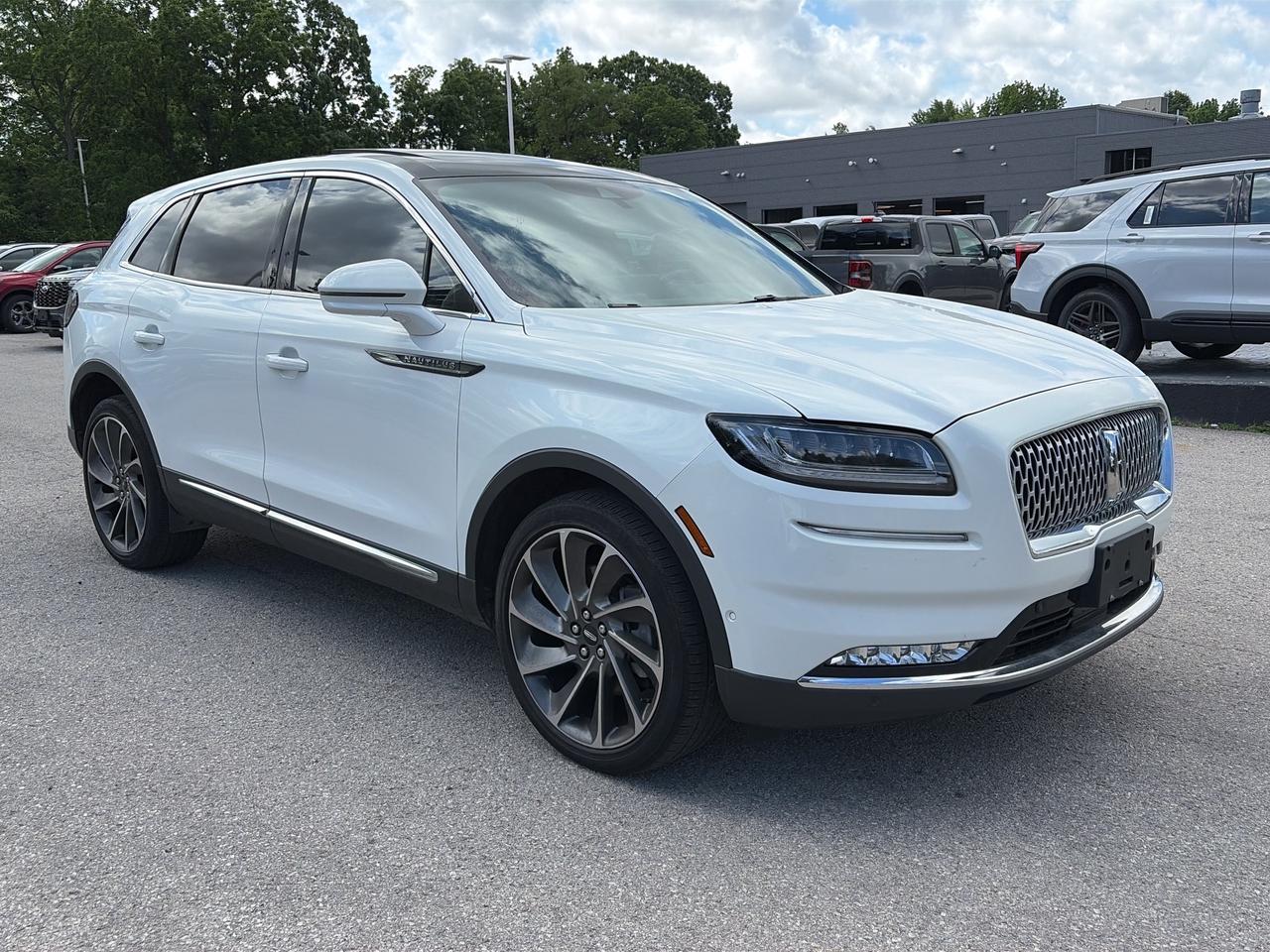 2022 Lincoln Nautilus Reserve AWD Photo2