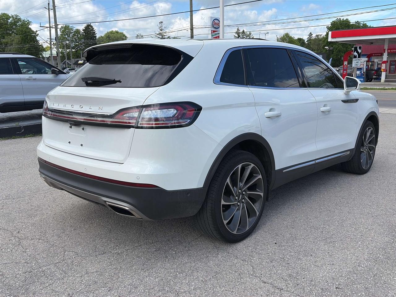 2022 Lincoln Nautilus Reserve AWD Photo3