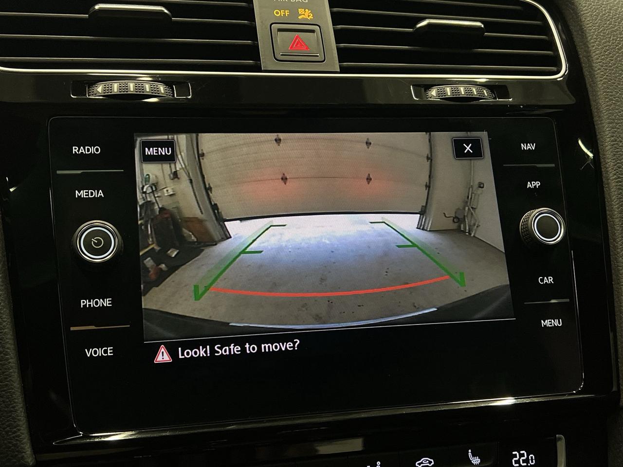 2018 Volkswagen Golf GTI AUTOBAHN | 220HP | HTD LEATHER |SUNROOF | CARPLAY Photo