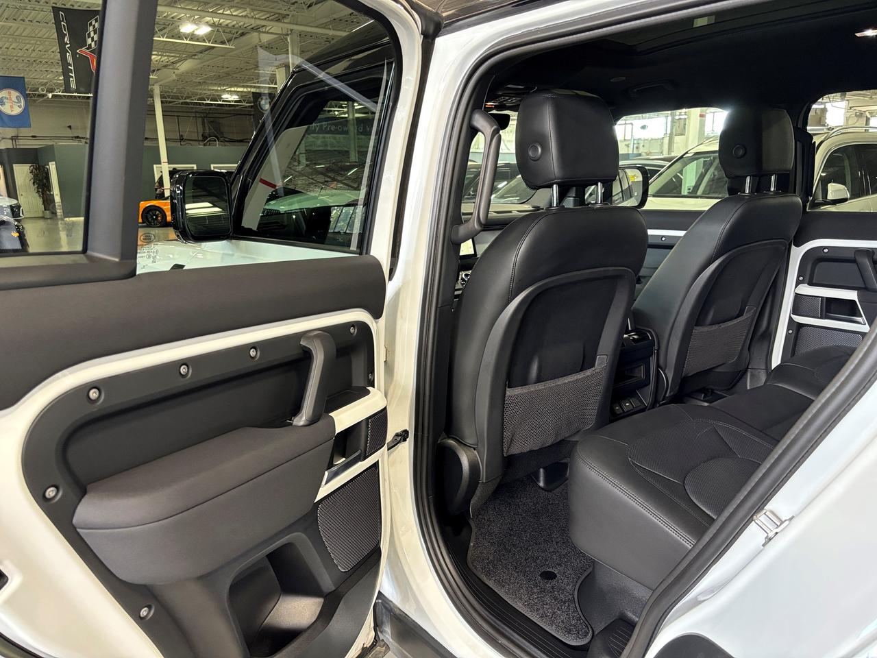 2023 Land Rover Defender 110 SE P400|AWD|CLUSTERNAV|MERIDIAN|3DCAM|LEATHER| Photo