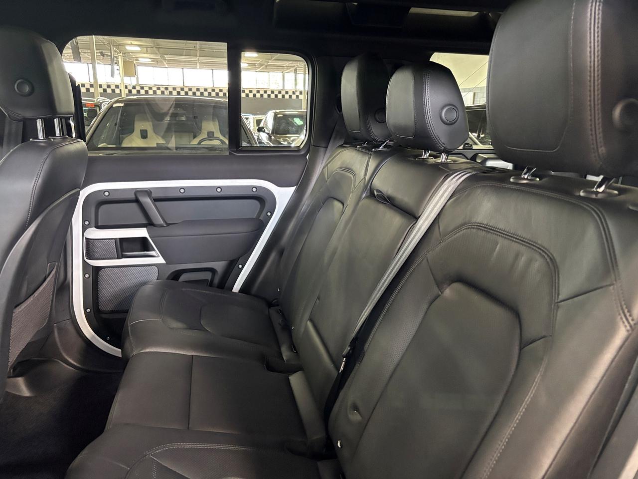 2023 Land Rover Defender 110 SE P400|AWD|CLUSTERNAV|MERIDIAN|3DCAM|LEATHER| Photo
