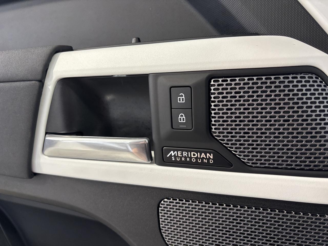 2023 Land Rover Defender 110 SE P400|AWD|CLUSTERNAV|MERIDIAN|3DCAM|LEATHER| Photo