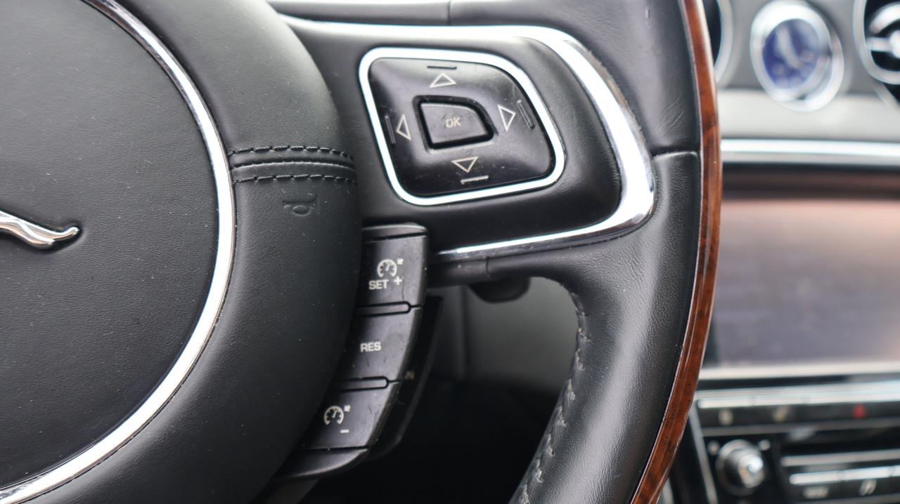 2011 Jaguar XJ XJL | | Moonroof | Photo