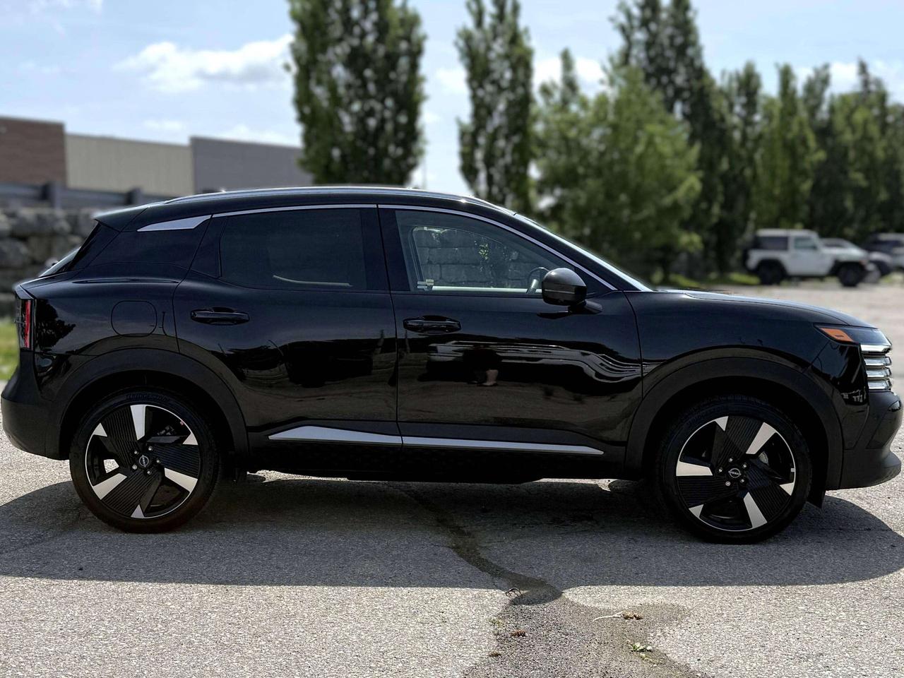 2025 Nissan Kicks SR | PANORAMIC SUNROOF | REMOTE START | BLIND SPOT Photo