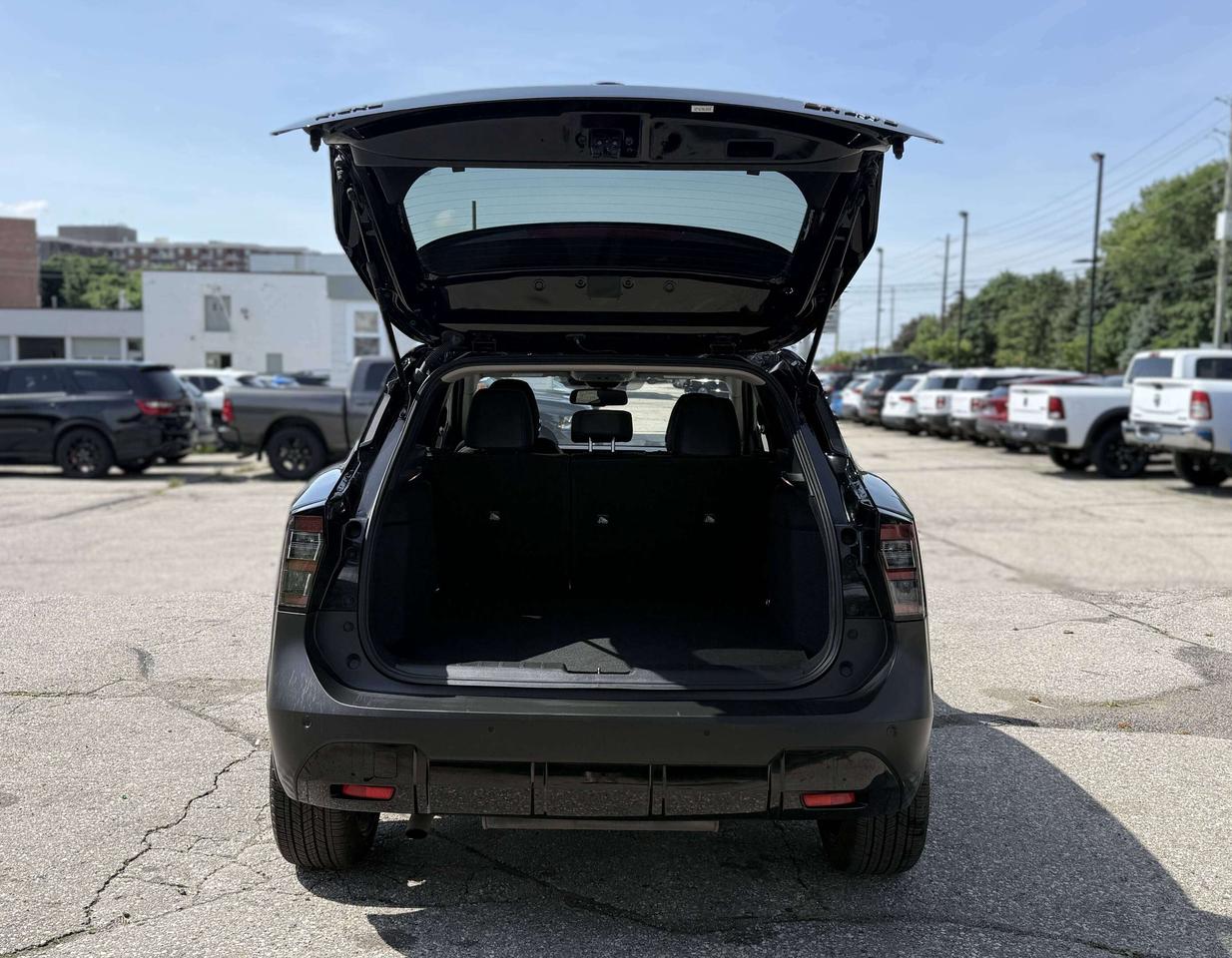 2025 Nissan Kicks SR | PANORAMIC SUNROOF | REMOTE START | BLIND SPOT Photo