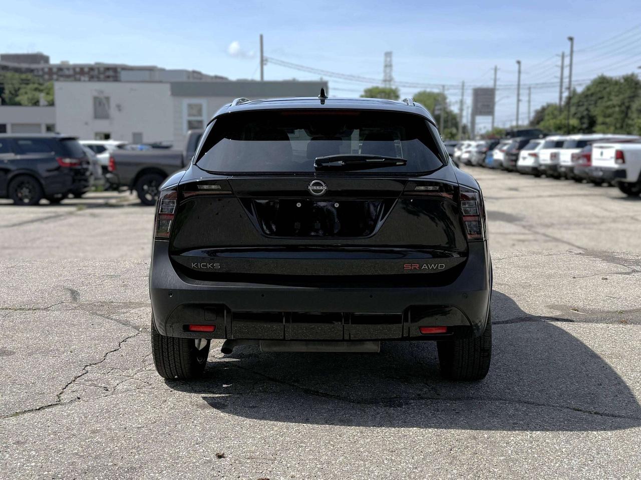 2025 Nissan Kicks SR | PANORAMIC SUNROOF | REMOTE START | BLIND SPOT Photo