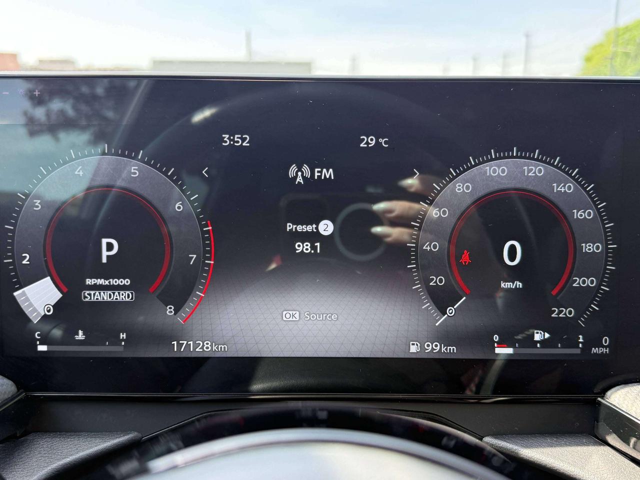 2025 Nissan Kicks SR | PANORAMIC SUNROOF | REMOTE START | BLIND SPOT Photo