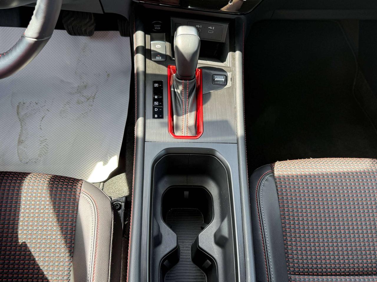 2025 Nissan Kicks SR | PANORAMIC SUNROOF | REMOTE START | BLIND SPOT Photo