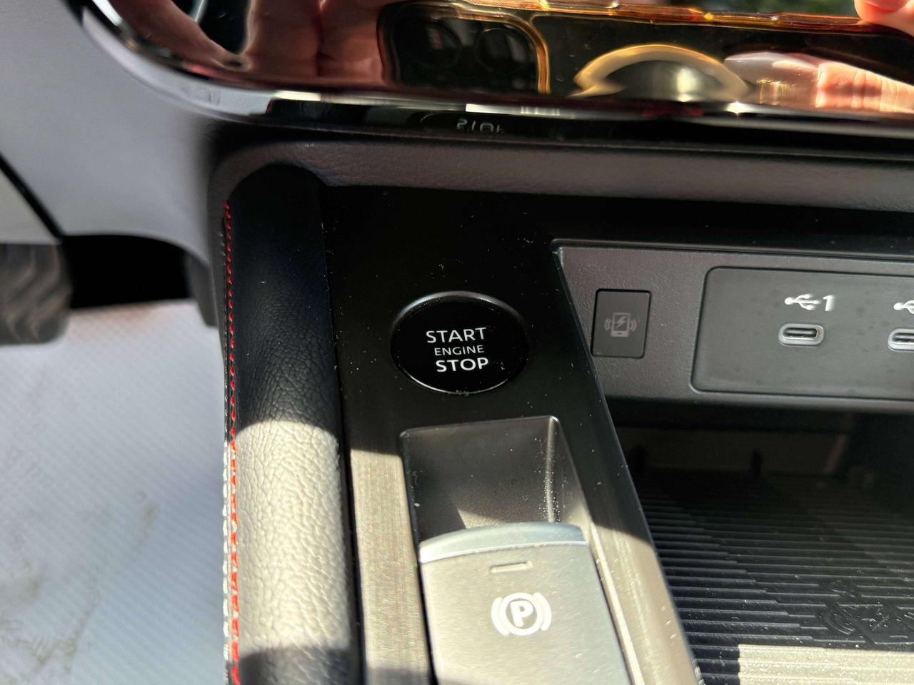 2025 Nissan Kicks SR | PANORAMIC SUNROOF | REMOTE START | BLIND SPOT Photo