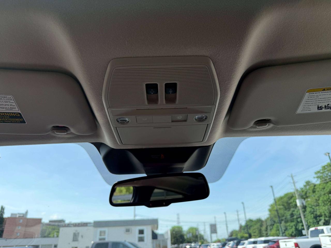 2025 Nissan Kicks SR | PANORAMIC SUNROOF | REMOTE START | BLIND SPOT Photo