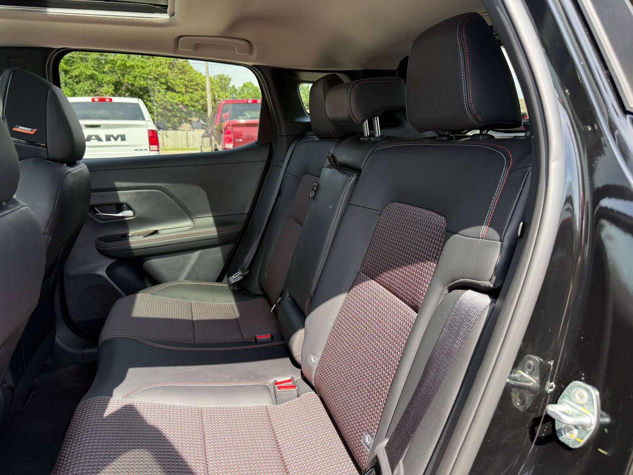2025 Nissan Kicks SR | PANORAMIC SUNROOF | REMOTE START | BLIND SPOT Photo