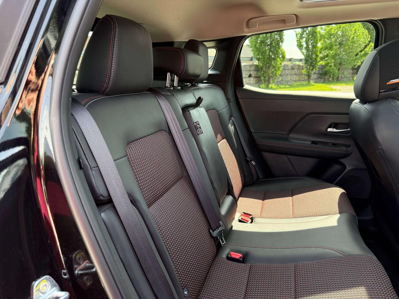 2025 Nissan Kicks SR | PANORAMIC SUNROOF | REMOTE START | BLIND SPOT Photo
