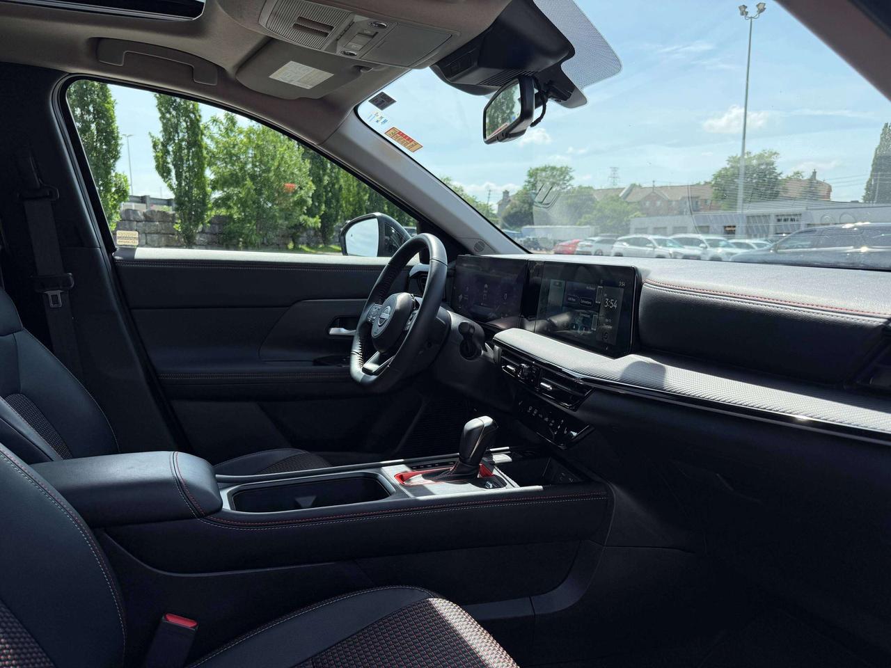 2025 Nissan Kicks SR | PANORAMIC SUNROOF | REMOTE START | BLIND SPOT Photo