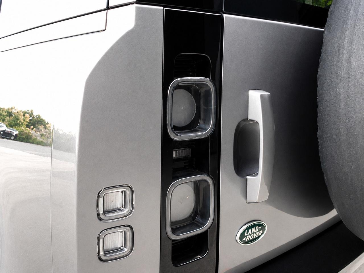 2022 Land Rover Defender 110 X |Vented Suede |Meridian Sound |Panoroof |AWD Photo