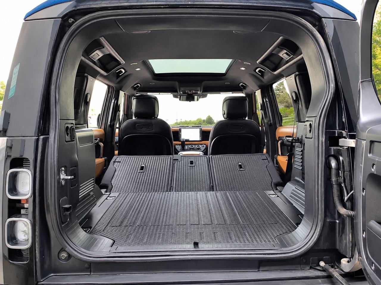 2022 Land Rover Defender 110 X |Vented Suede |Meridian Sound |Panoroof |AWD Photo