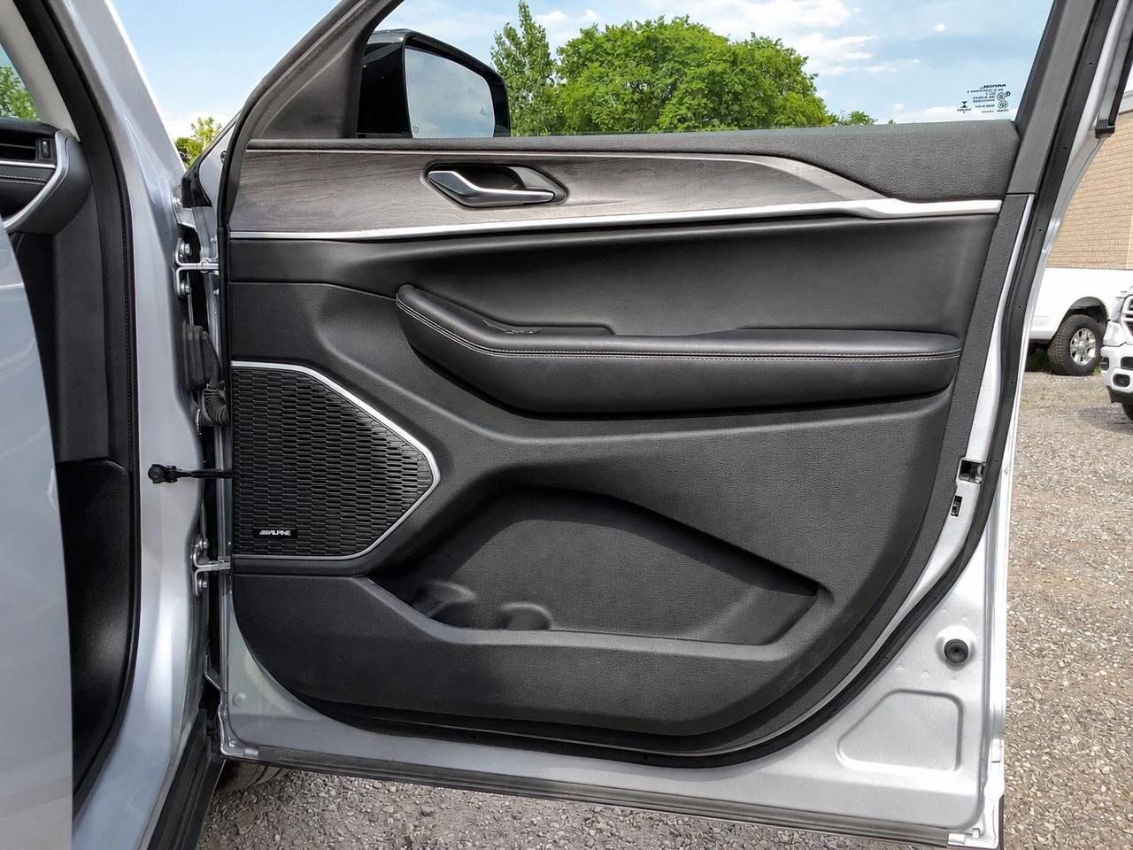 2021 Jeep Grand Cherokee L Limited | Lux Tech II | Panoroof | Tow Pkg | 4X4 Photo