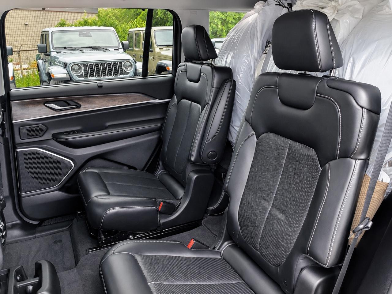 2021 Jeep Grand Cherokee L Limited | Lux Tech II | Panoroof | Tow Pkg | 4X4 Photo