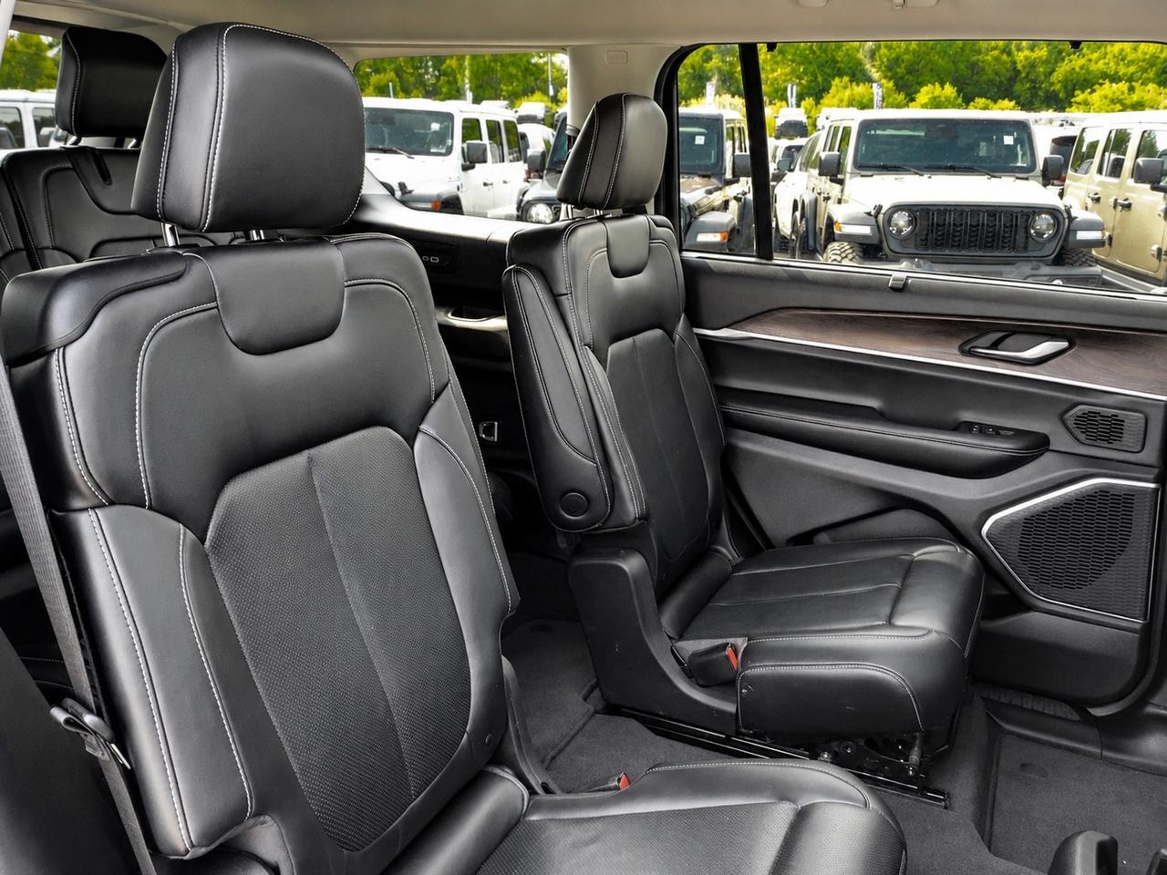2021 Jeep Grand Cherokee L Limited | Lux Tech II | Panoroof | Tow Pkg | 4X4 Photo