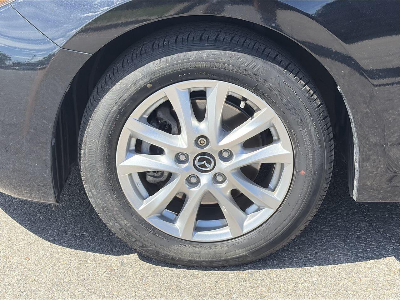 2018 Mazda MAZDA3 Sport GS CLEAN CARFAX | BLIND SPOT MONITOR | HEATED STEE Photo
