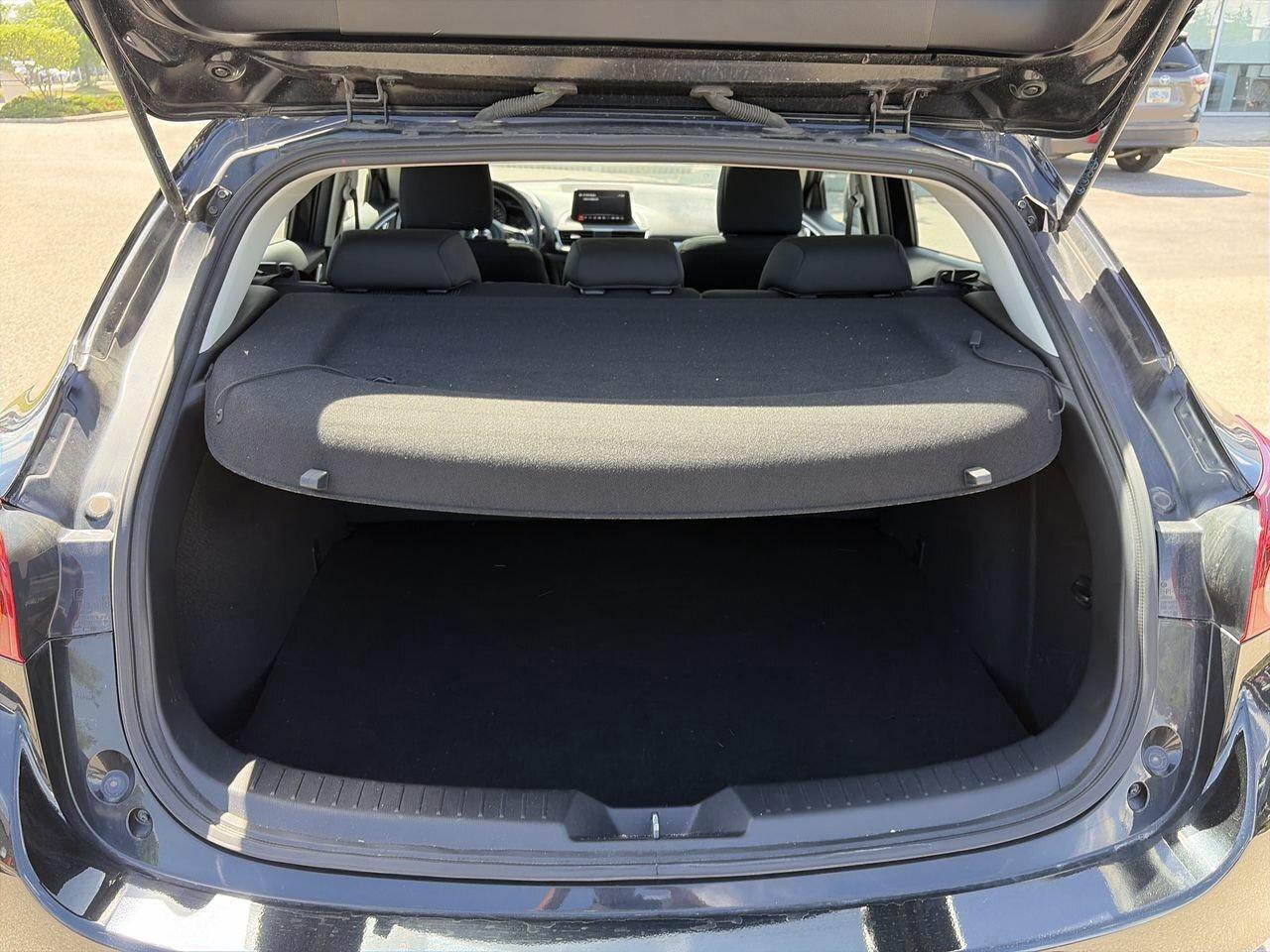 2018 Mazda MAZDA3 Sport GS CLEAN CARFAX | BLIND SPOT MONITOR | HEATED STEE Photo
