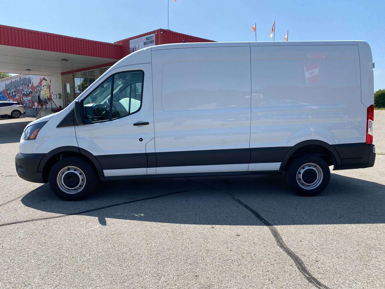 2025 Ford Transit Cargo Van T-250 148" MEDIUM ROOF, BACK UP CAM, CLEAN CARFAX! - Photo #5