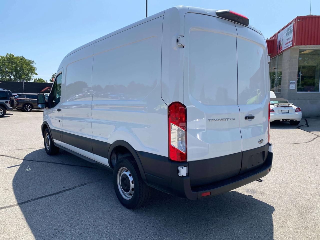 2025 Ford Transit Cargo Van T-250 148" MEDIUM ROOF, BACK UP CAM, CLEAN CARFAX! - Photo #6