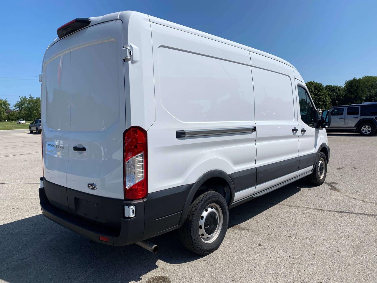 2025 Ford Transit Cargo Van T-250 148" MEDIUM ROOF, BACK UP CAM, CLEAN CARFAX! - Photo #8