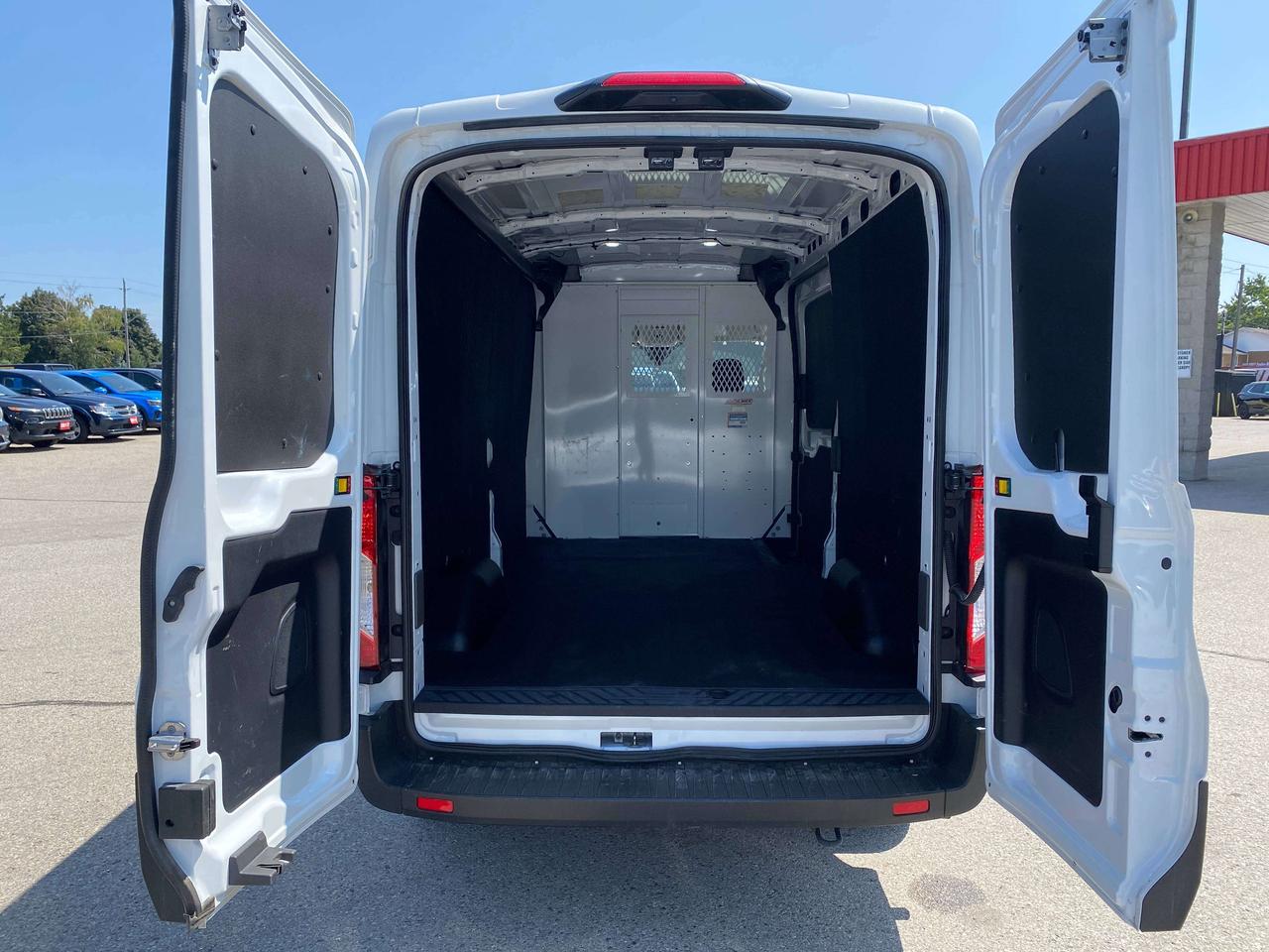 2025 Ford Transit Cargo Van T-250 148" MEDIUM ROOF, BACK UP CAM, CLEAN CARFAX! - Photo #9