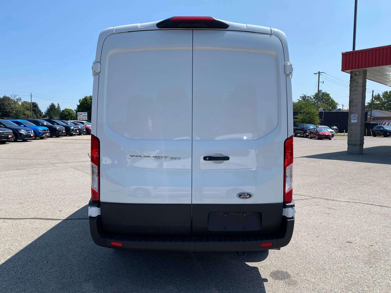 2025 Ford Transit Cargo Van T-250 148" MEDIUM ROOF, BACK UP CAM, CLEAN CARFAX! - Photo #7