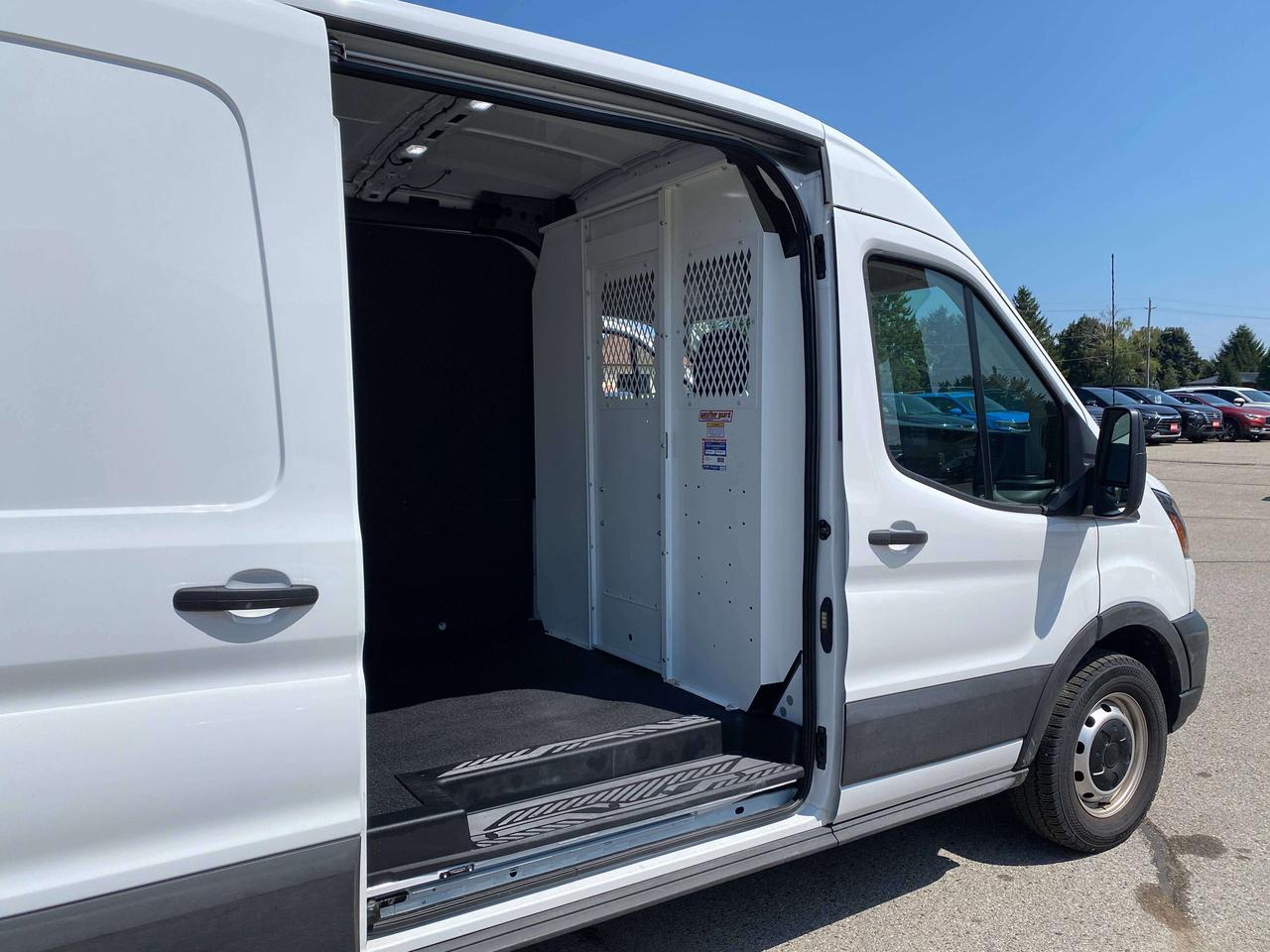 2025 Ford Transit Cargo Van T-250 148" MEDIUM ROOF, BACK UP CAM, CLEAN CARFAX! - Photo #10