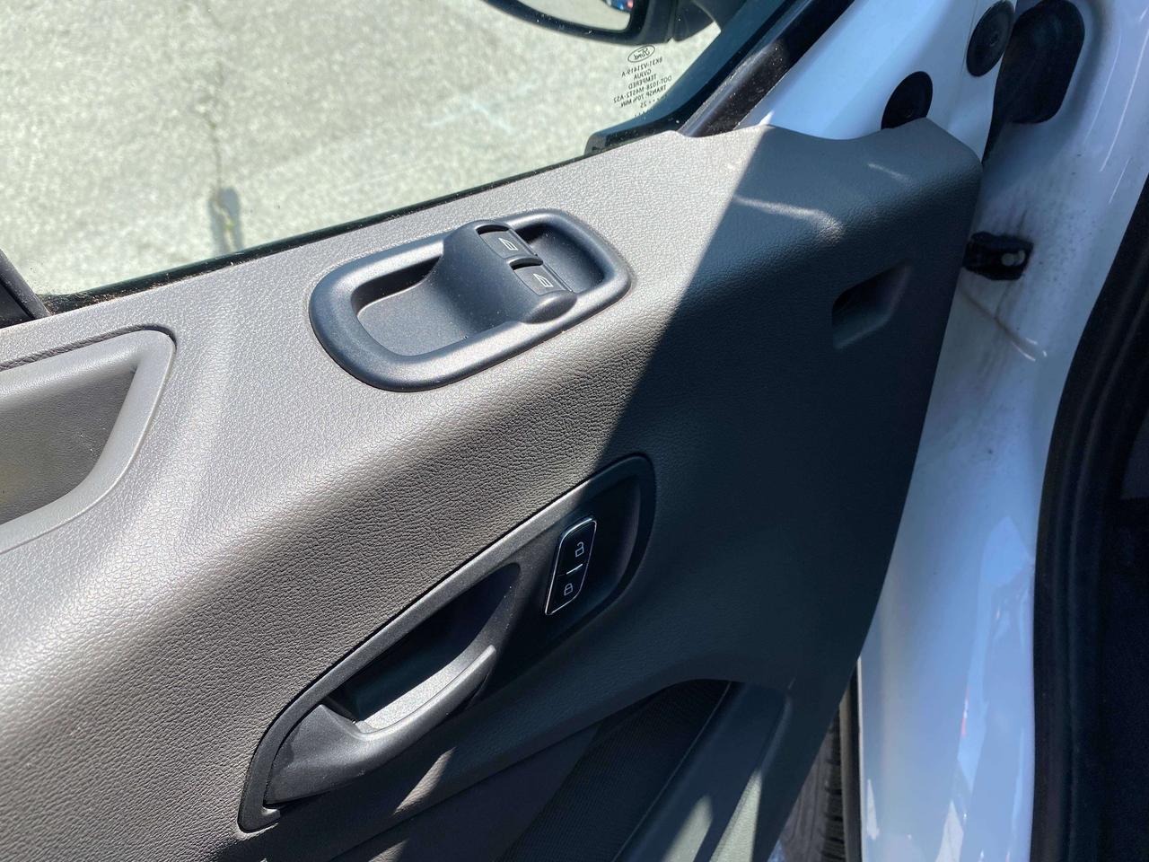 2025 Ford Transit Cargo Van T-250 148" MEDIUM ROOF, BACK UP CAM, CLEAN CARFAX! - Photo #12