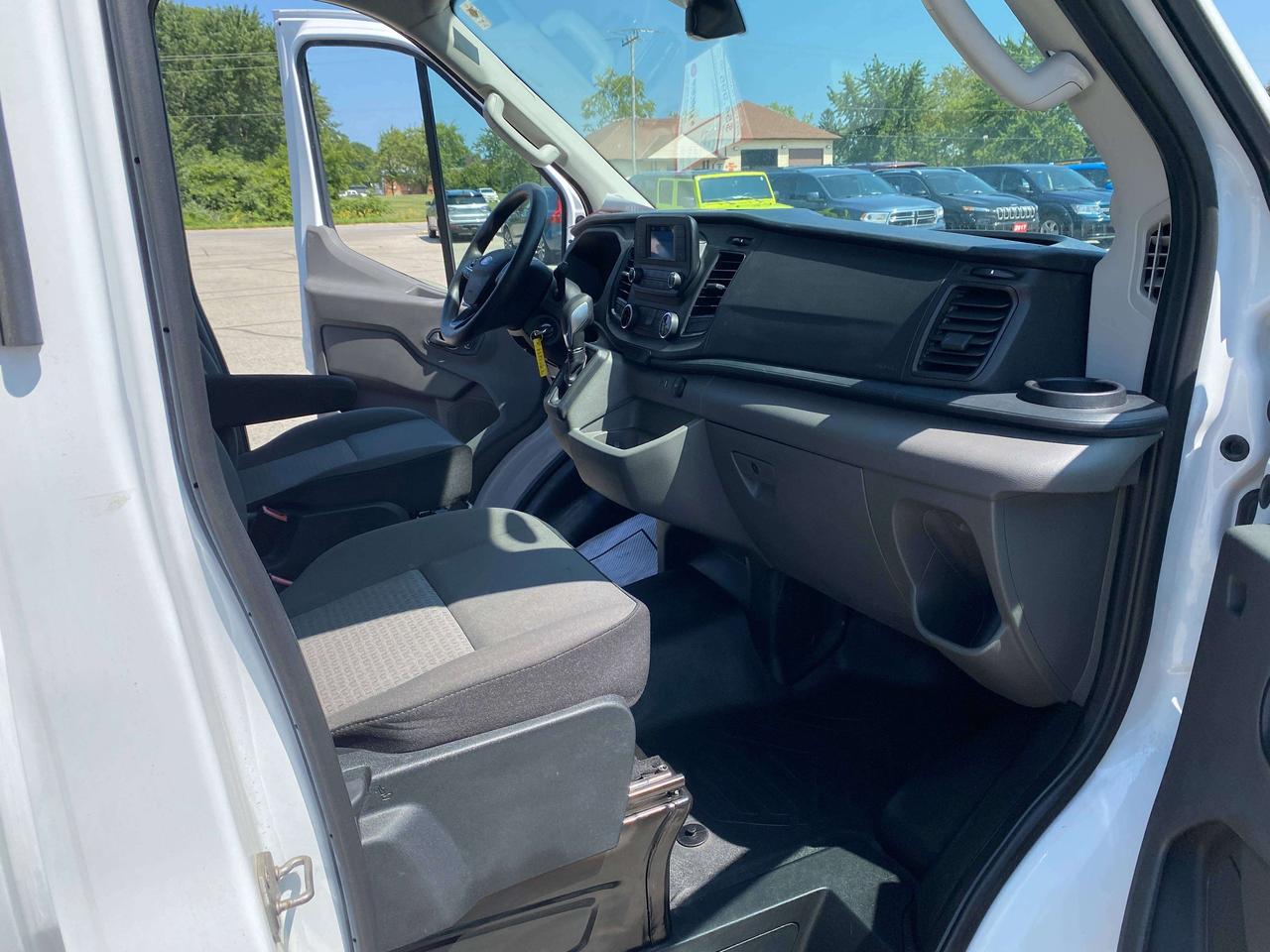 2025 Ford Transit Cargo Van T-250 148" MEDIUM ROOF, BACK UP CAM, CLEAN CARFAX! - Photo #18