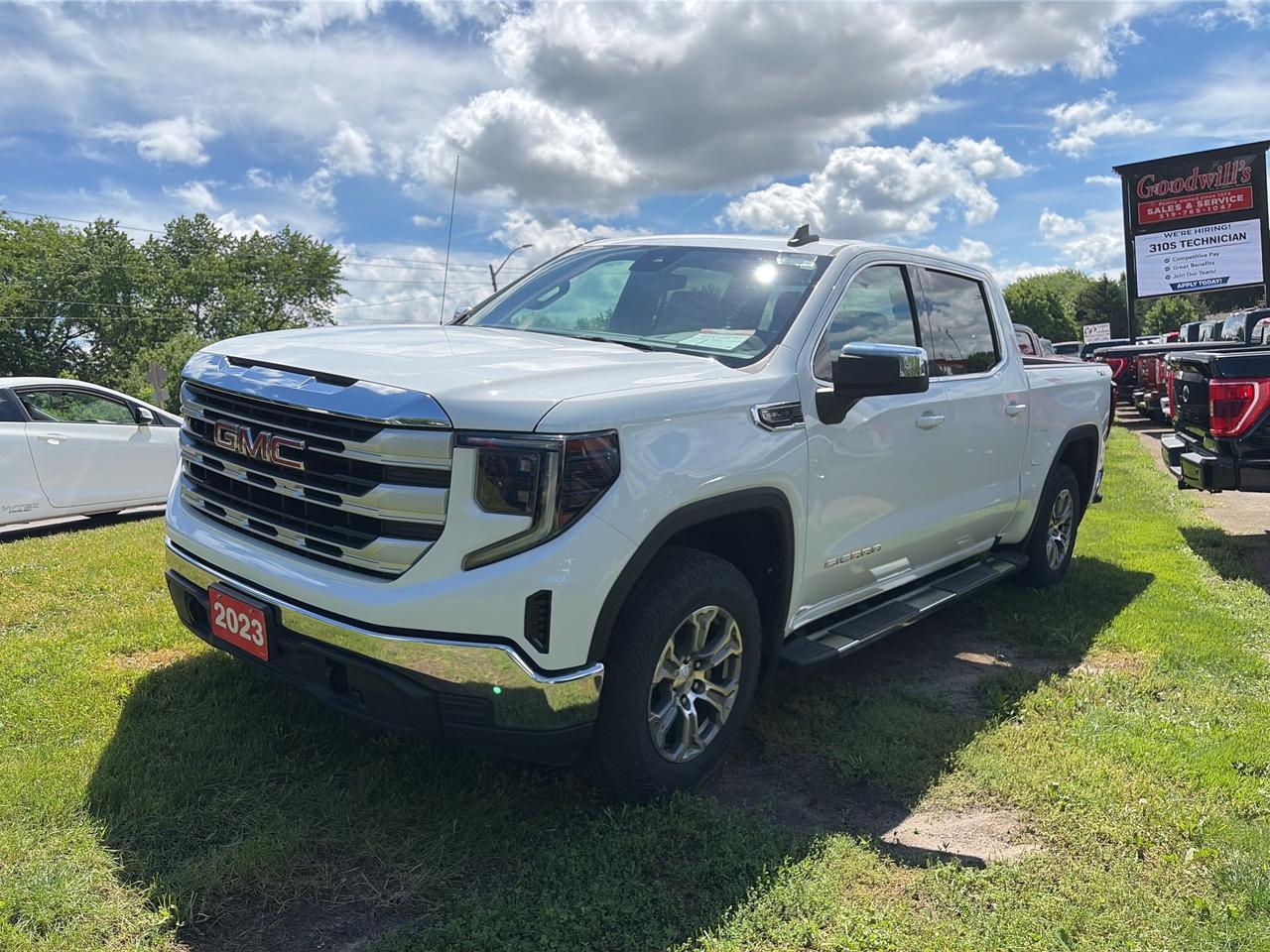 2023 GMC Sierra 1500 SLE, CLEAN CARFAX, 5.5 FT BOX, FACTORY WARRANTY! Photo