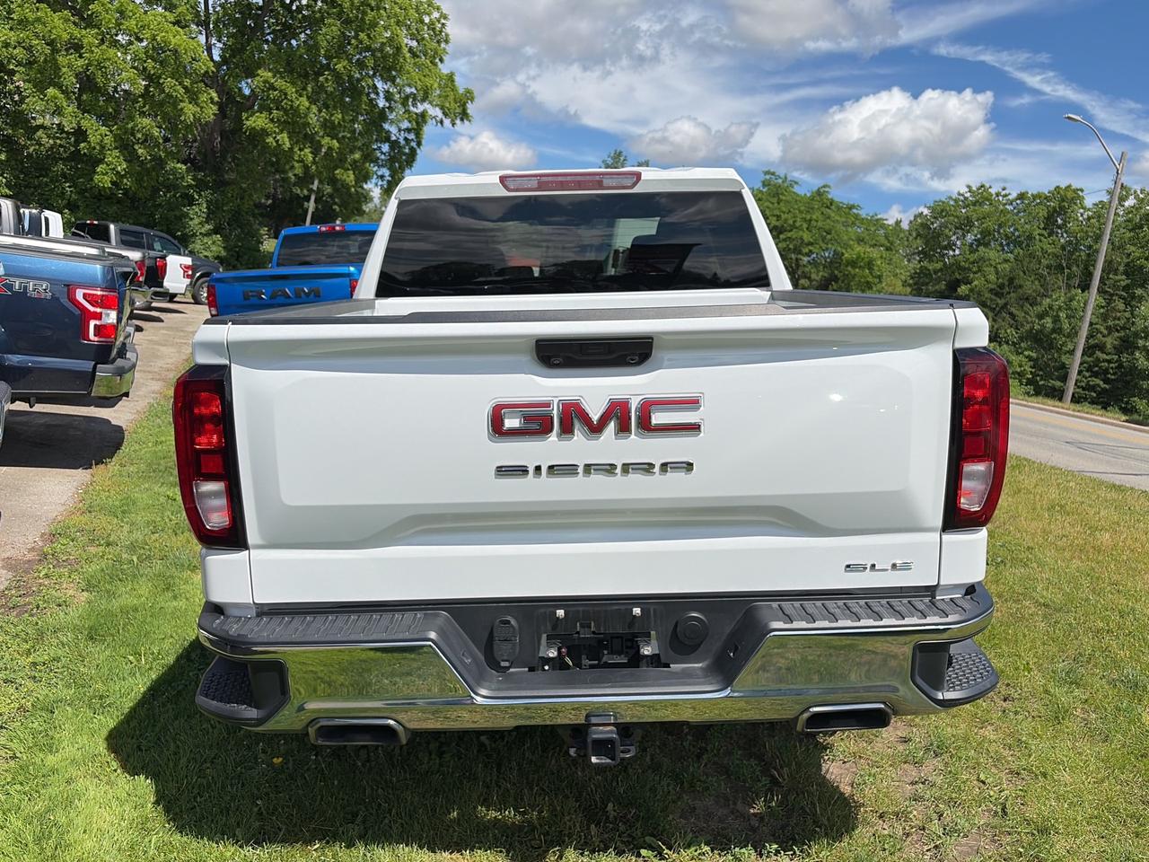 2023 GMC Sierra 1500 SLE, CLEAN CARFAX, 5.5 FT BOX, FACTORY WARRANTY! - Photo #6