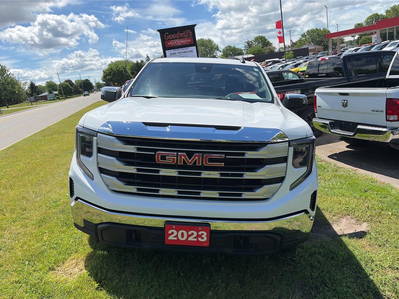 2023 GMC Sierra 1500 SLE, CLEAN CARFAX, 5.5 FT BOX, FACTORY WARRANTY! - Photo #4