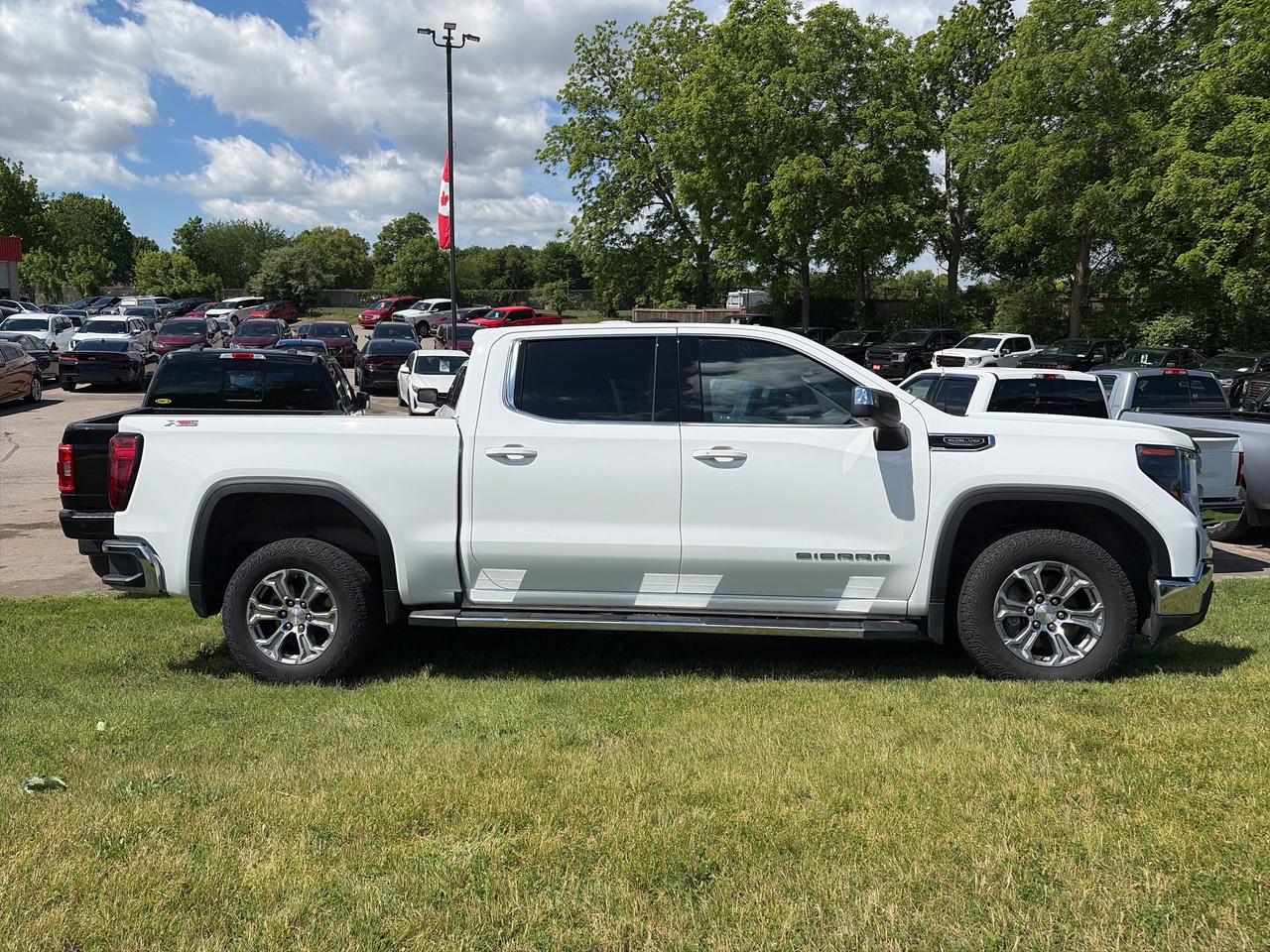 2023 GMC Sierra 1500 SLE, CLEAN CARFAX, 5.5 FT BOX, FACTORY WARRANTY! Photo