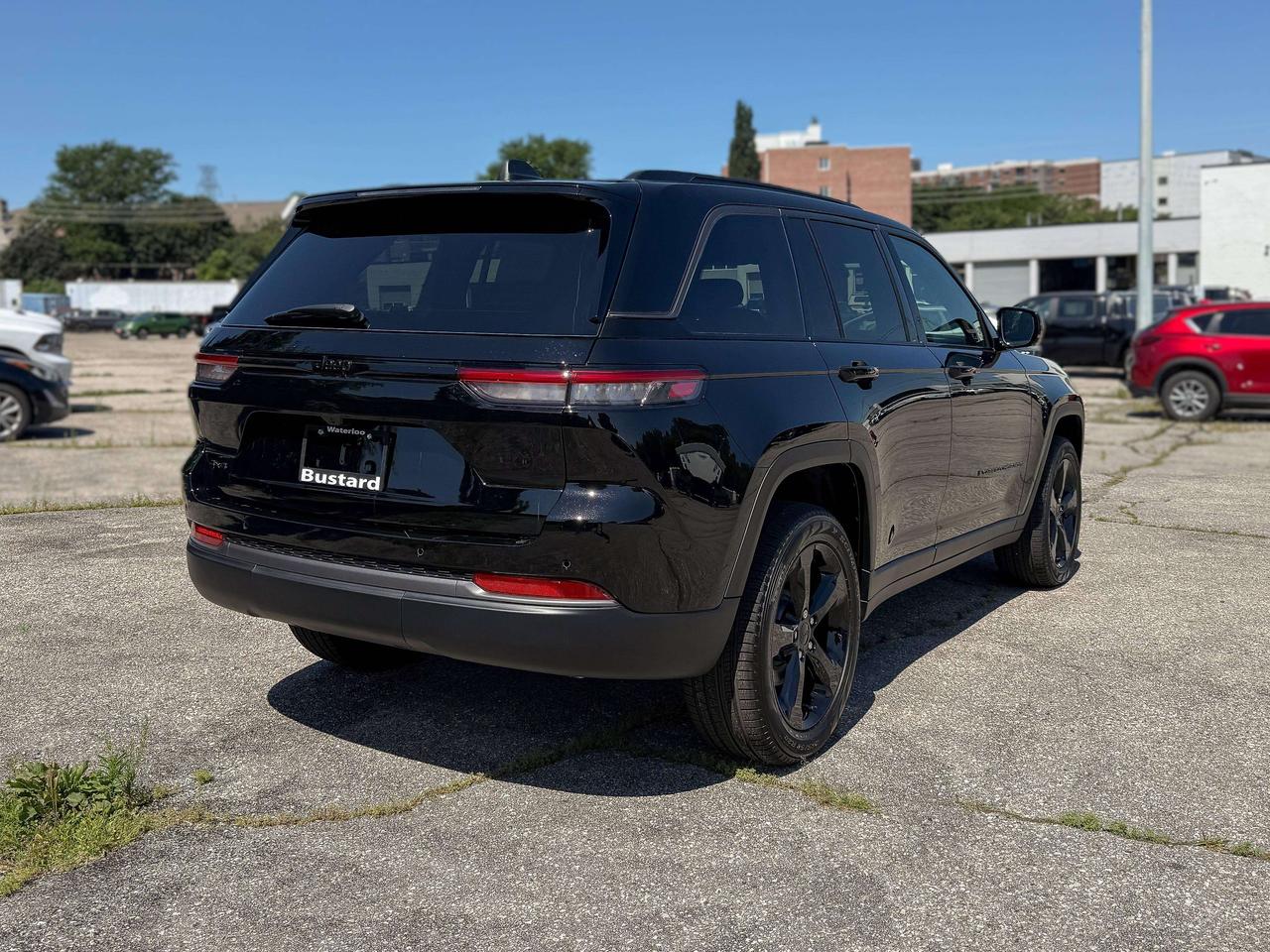 2026 Jeep Grand Cherokee LIMITED 4X4 Photo4