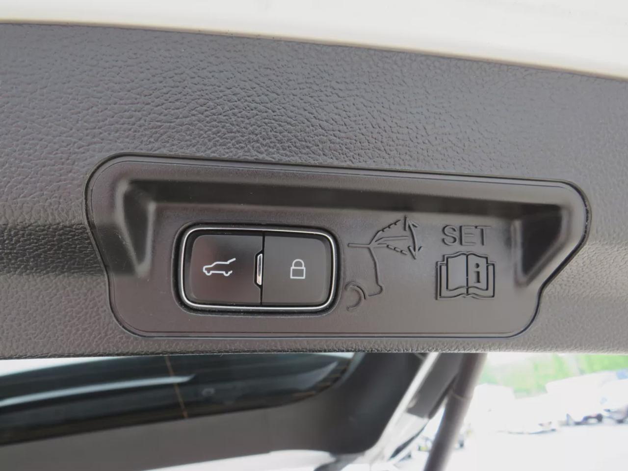 2021 Ford Explorer LIMITED Photo