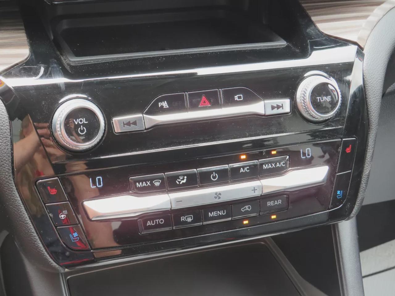 2021 Ford Explorer LIMITED Photo