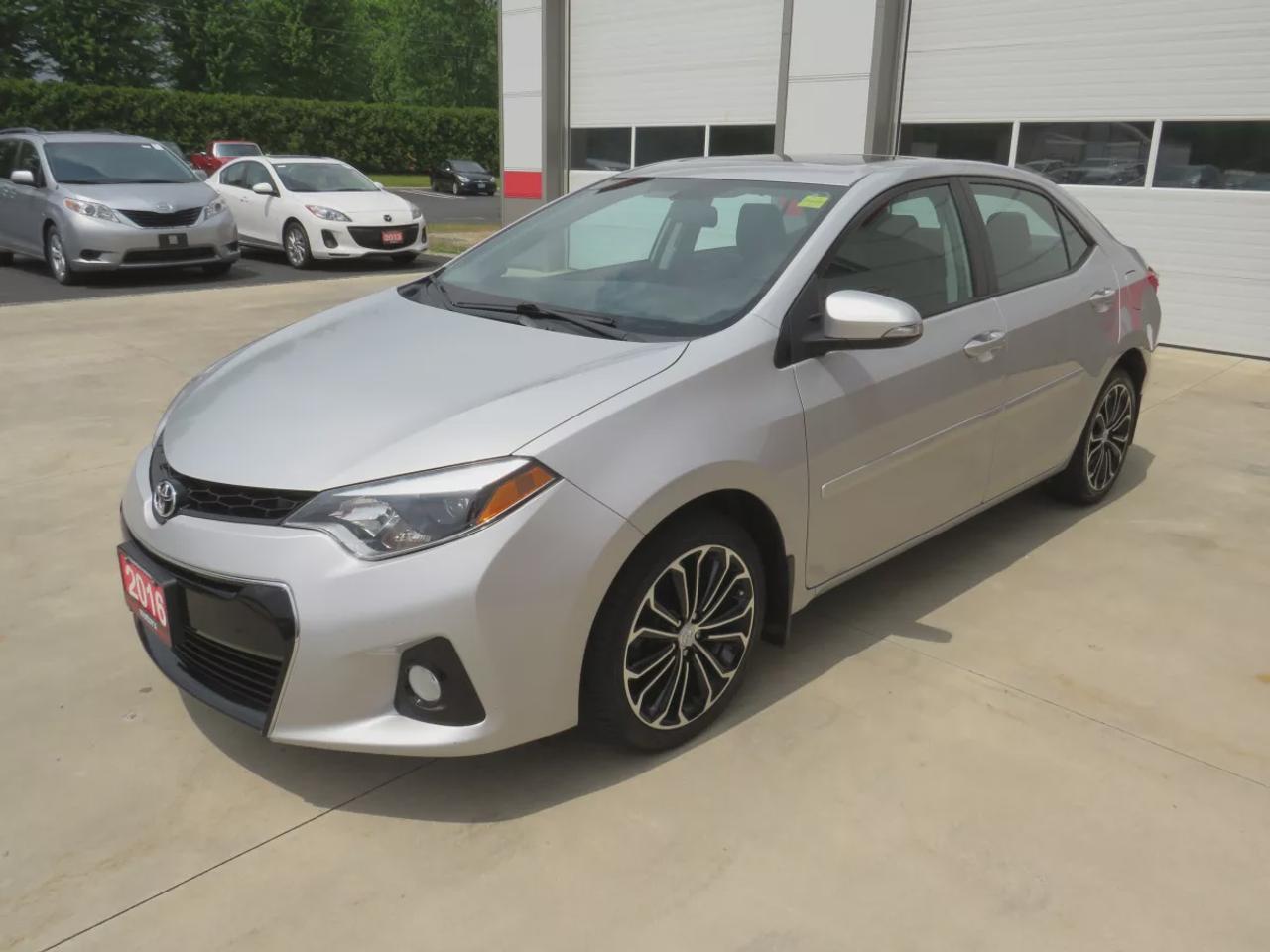 2016 Toyota Corolla CE Photo