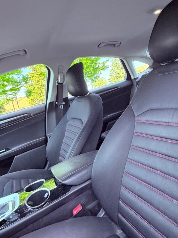 2013 Ford Fusion SE 4dr Front-wheel Drive Sedan Photo