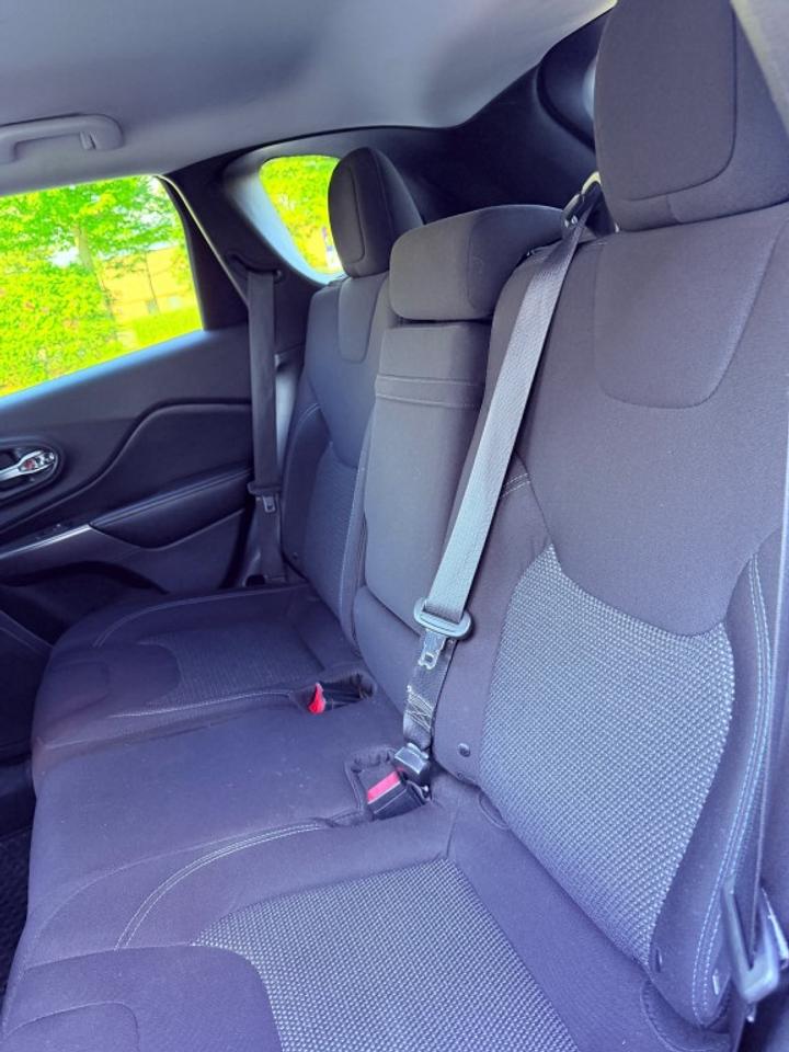 2019 Jeep Cherokee Sport Front-wheel Drive Photo