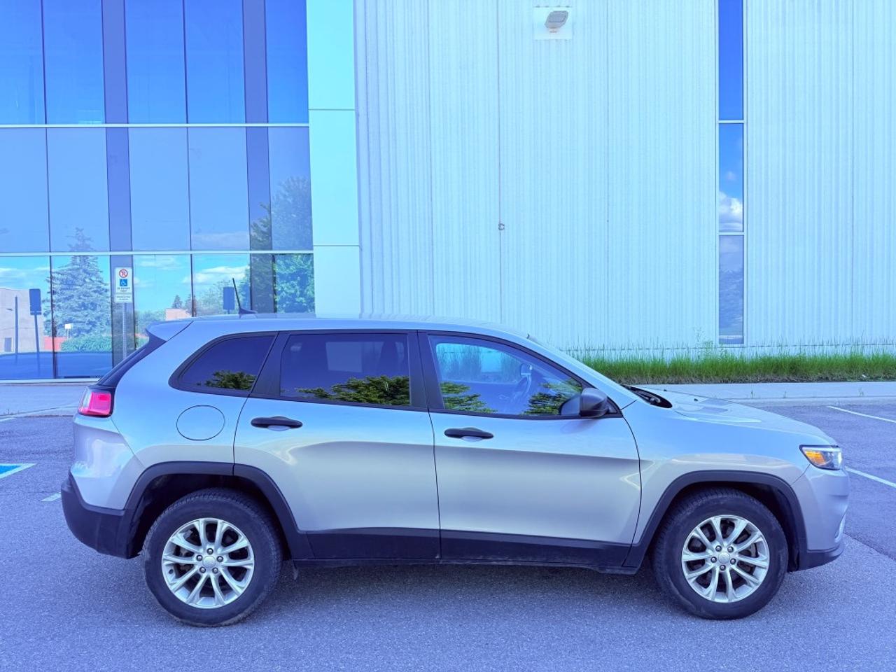 2019 Jeep Cherokee Sport Front-wheel Drive Photo