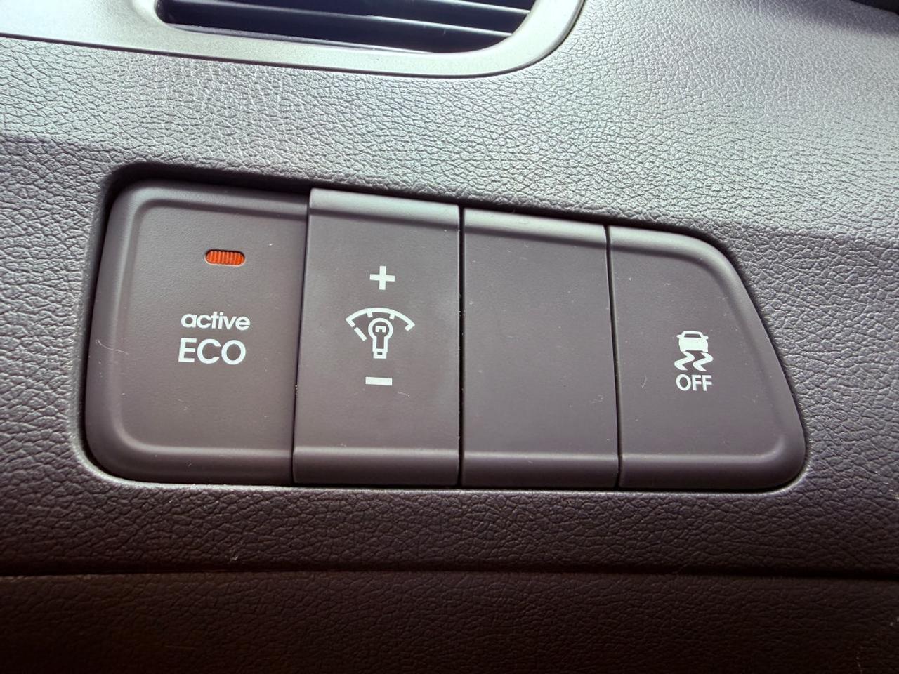 2013 Hyundai Elantra GLS 4dr Sedan (1.8L 4cyl 6M) Photo