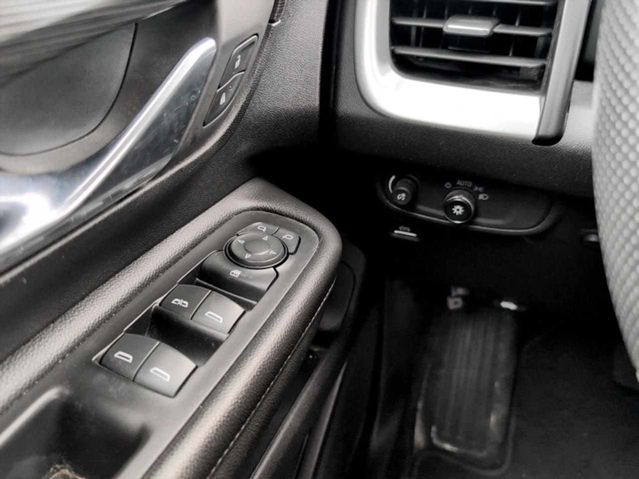2023 GMC Terrain SLE Photo